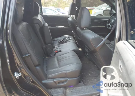 2022 Honda Passport Awd Trailsport z USA, uszkodzony, nr VIN 5FNYF8H68NB032163